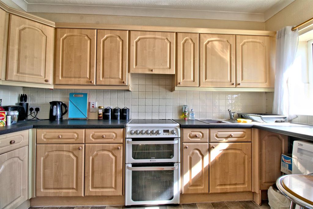 Property photo 3 of 13 Kitchen