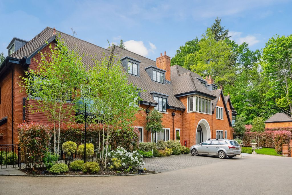 3 bed penthouse to rentBrockenhurst Road, Ascot SL5