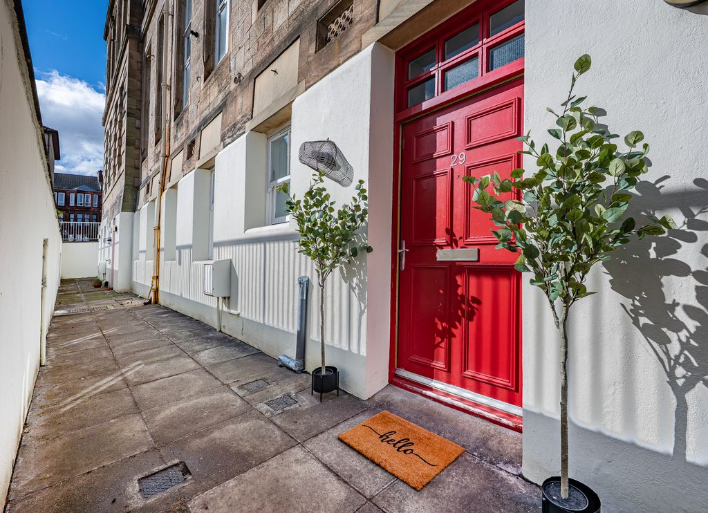 Property photo 2 of 30