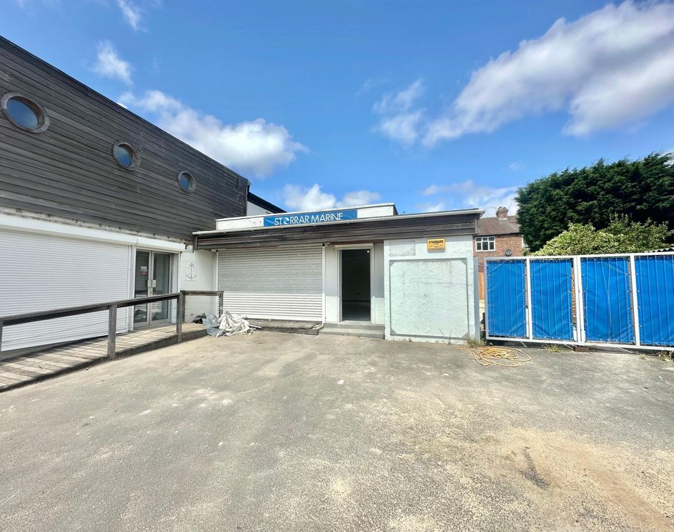 Property photo 1 of 5 Commercial Unit To Let