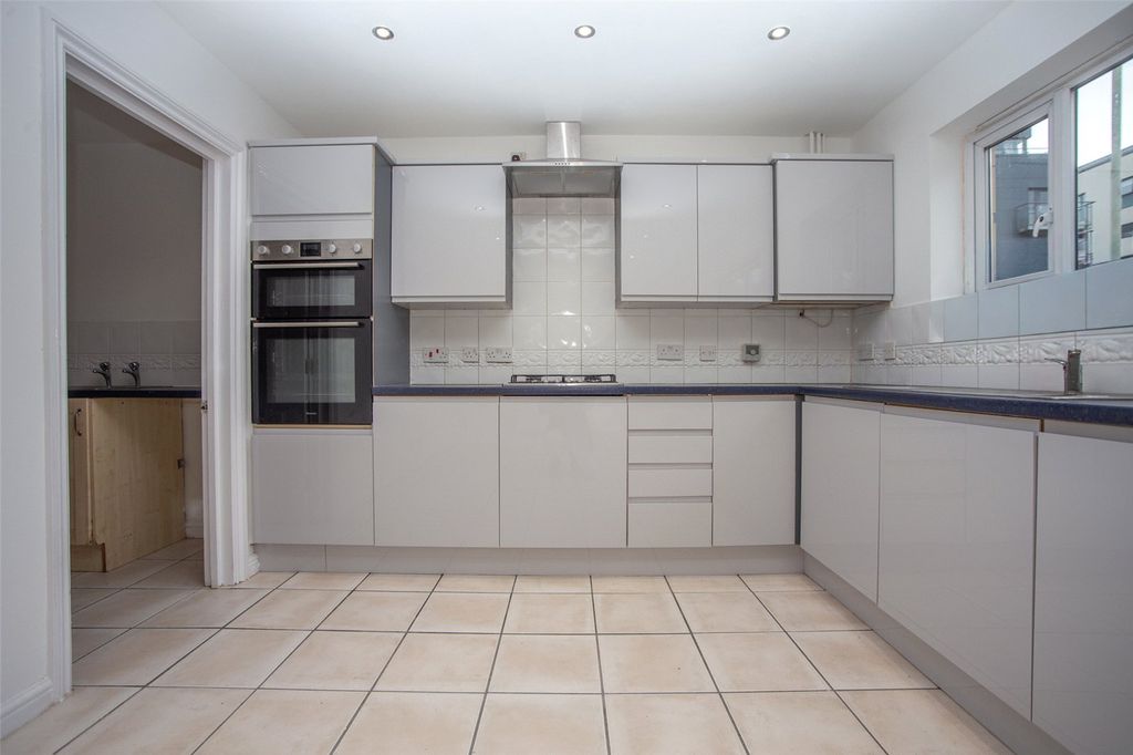 Property photo 3 of 17 Picture No. 05