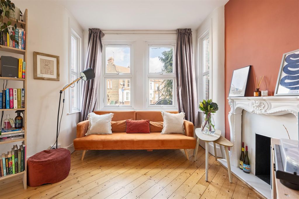 Property photo 1 of 23 Clementina Road, E10