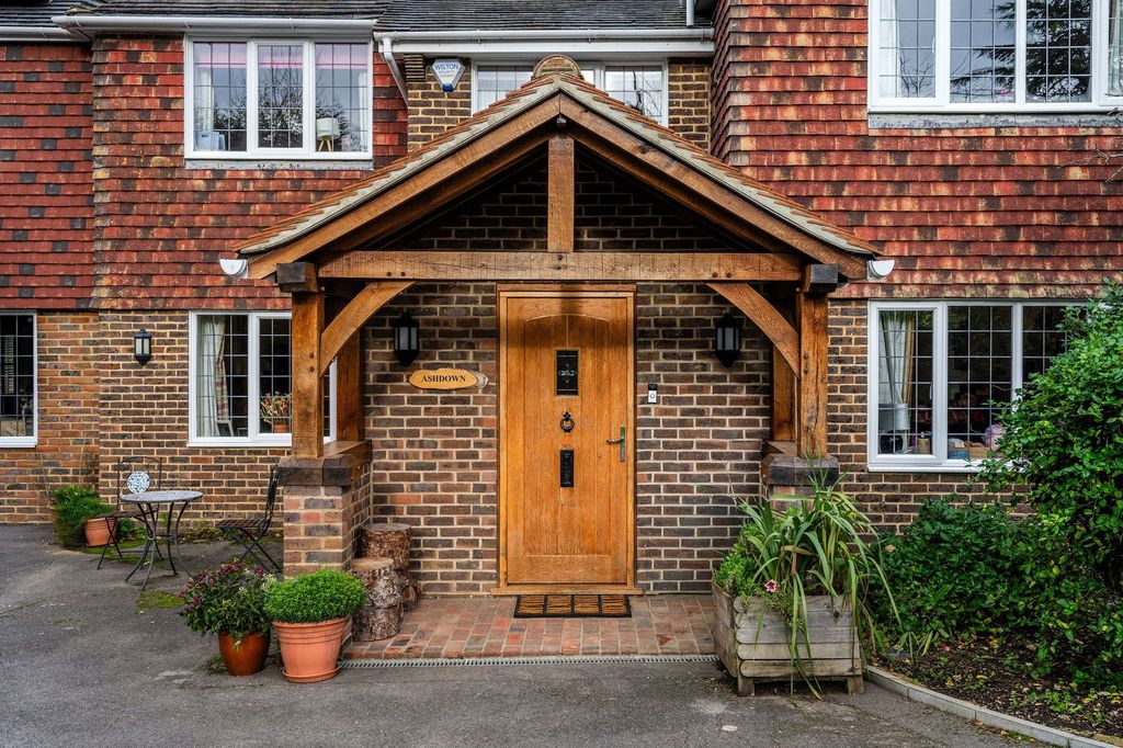 Property photo 2 of 31