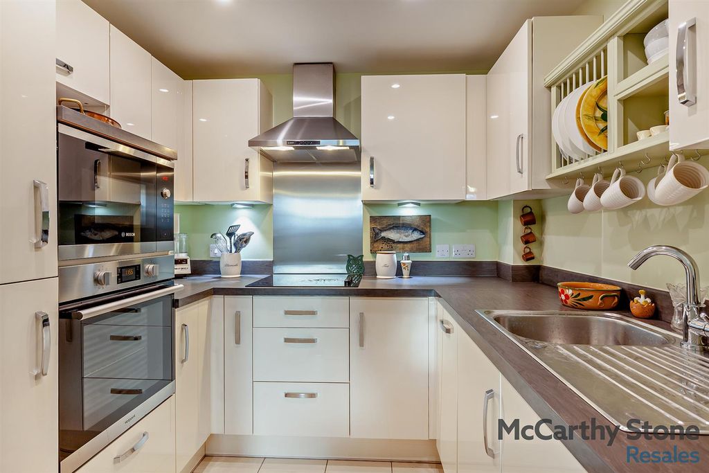 Property photo 2 of 13 8673053-Interior08-800.Jpg