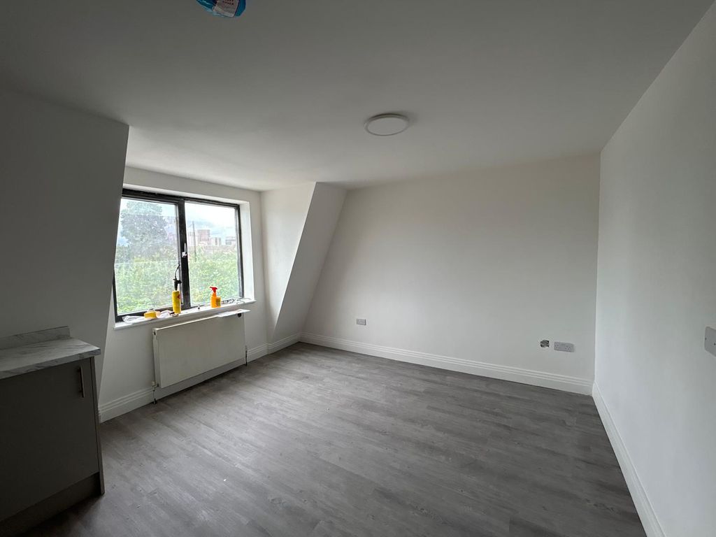 Property photo 3 of 7 Gallery