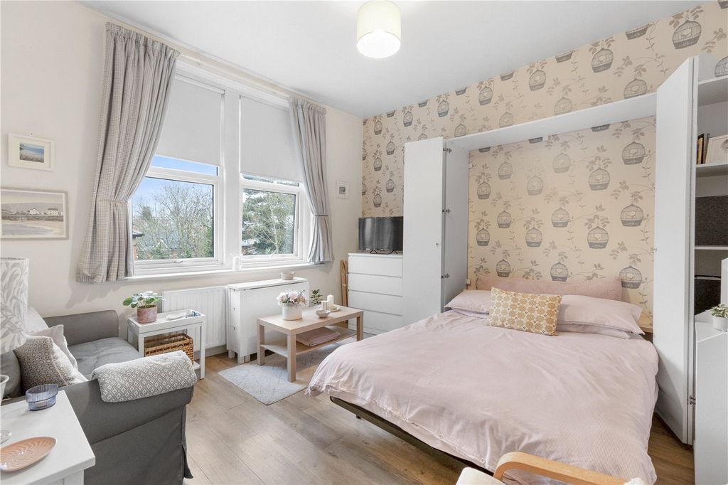 Property photo 2 of 6 Studio