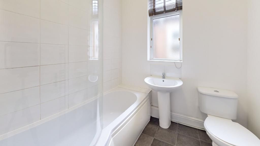 Property photo 1 of 12 A Bright And Clean Bathroom Featuring Modern Fixtu...