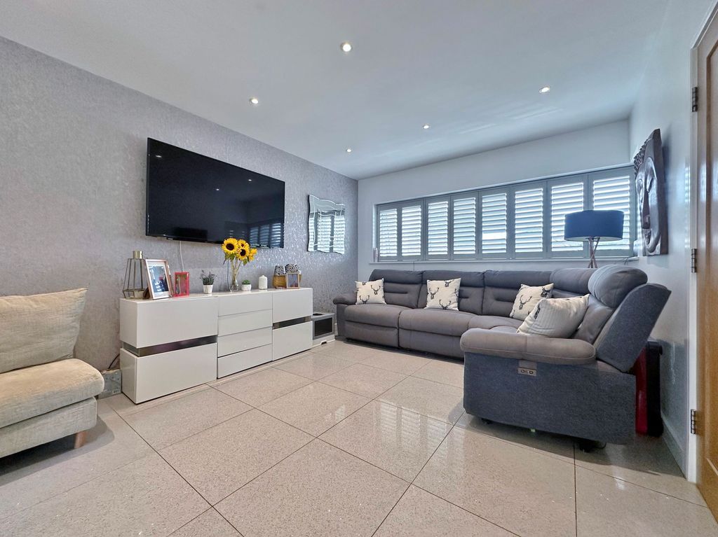 Property photo 2 of 27 Photo 4