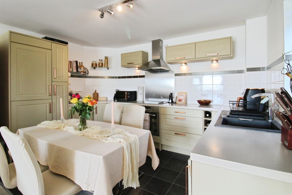 Property photo 3 of 15 Kitchen