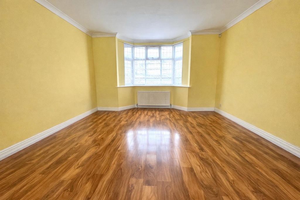 Property photo 2 of 11 D6Ef4B46-8016-490B-985B-B744Ed8505Ef.Png