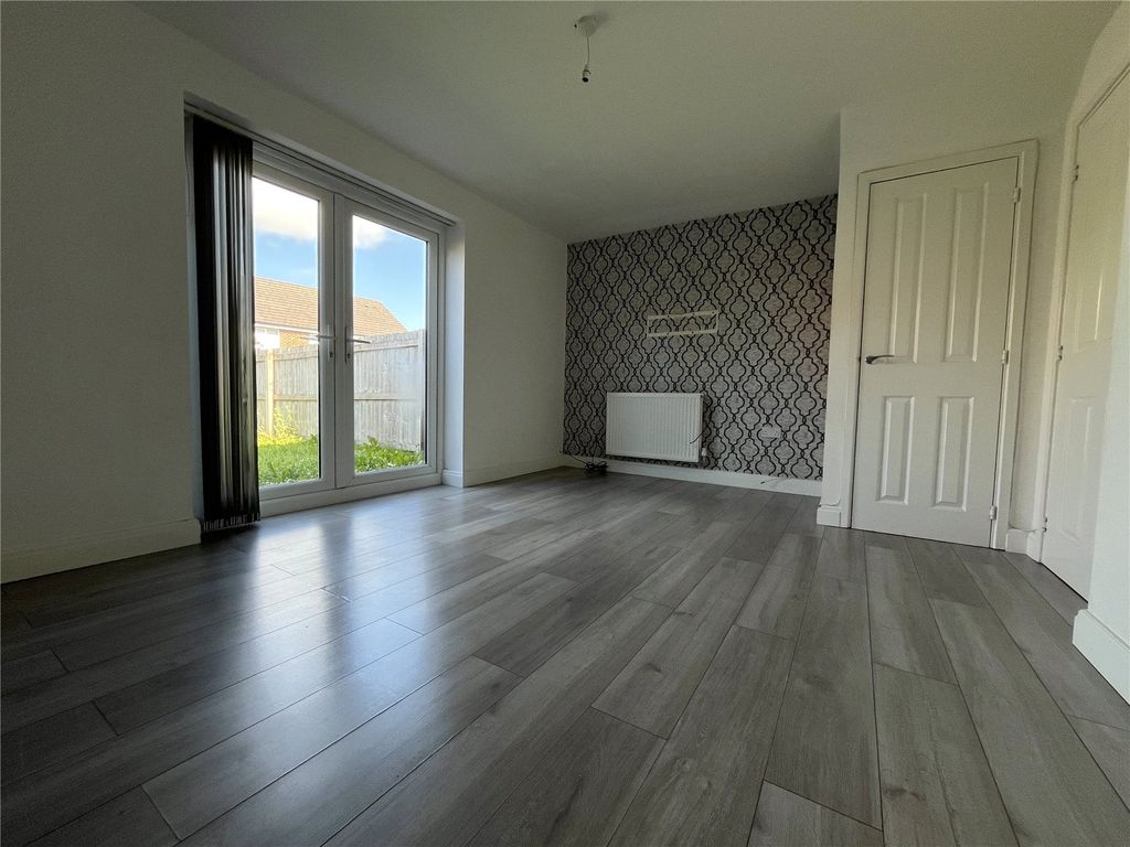 Property photo 3 of 14 Living Room