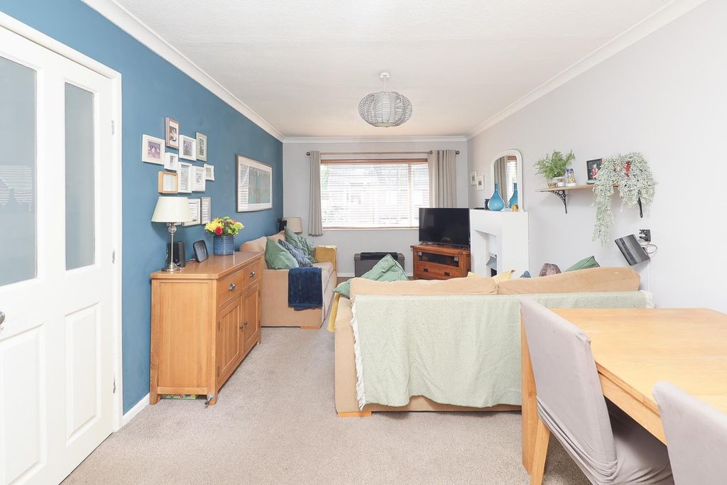Property photo 3 of 14 4 Manor House Lane Lounge.Jpg