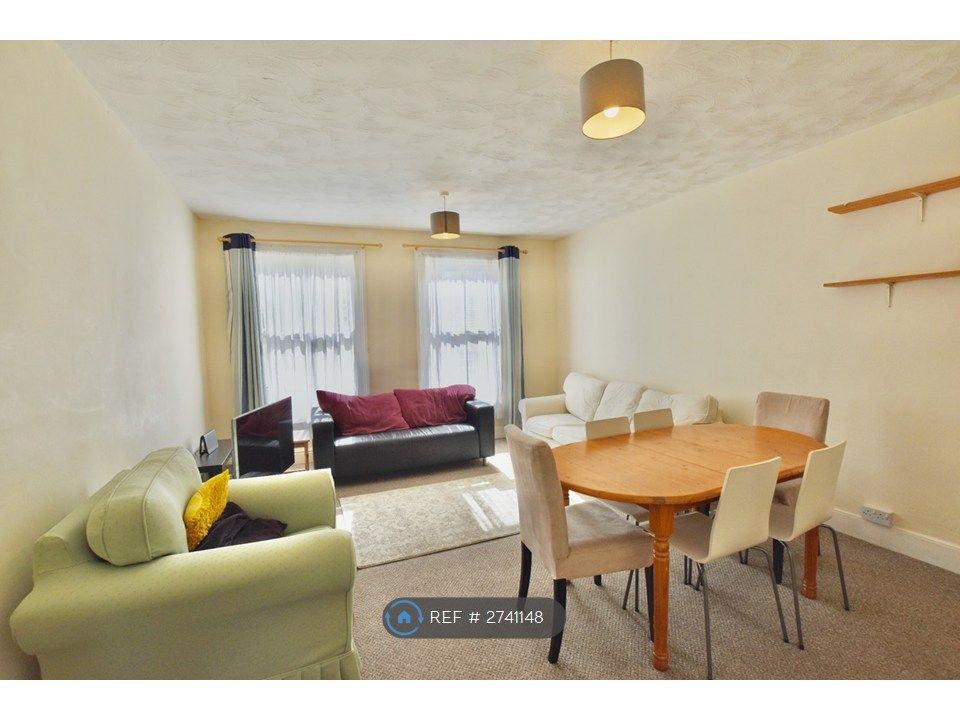 Property photo 1 of 12 Lounge