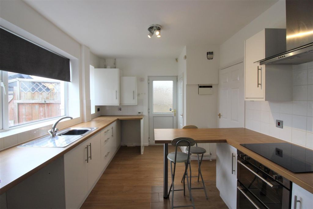 Property photo 2 of 11 Kitchen 2.Jpg