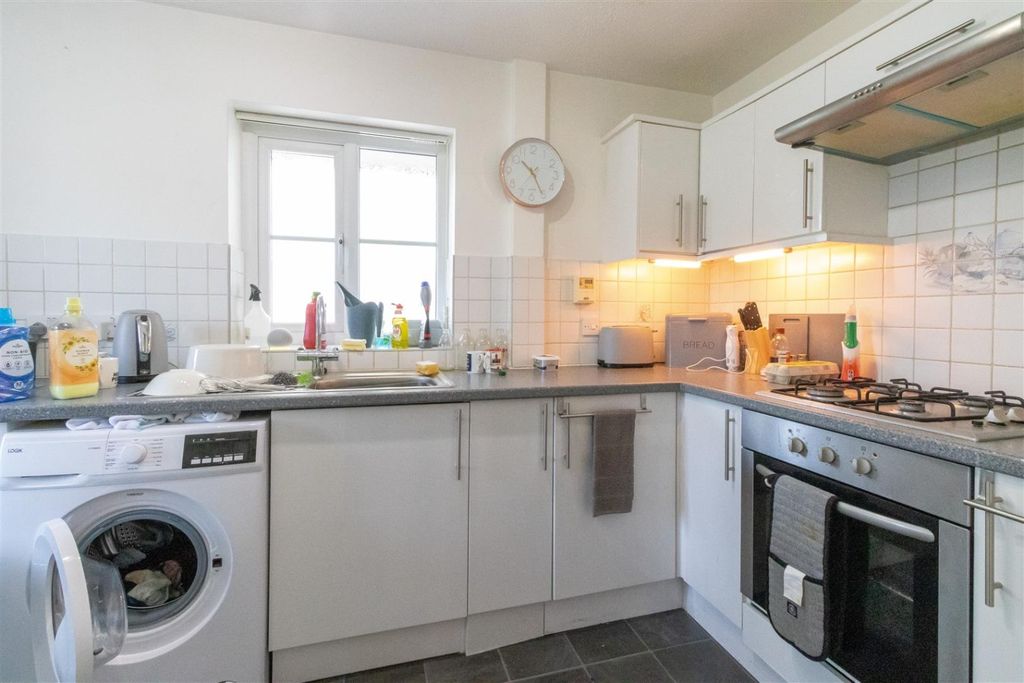 Property photo 3 of 8 4689892