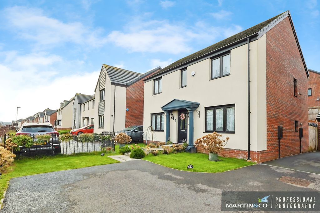 Property photo 1 of 42