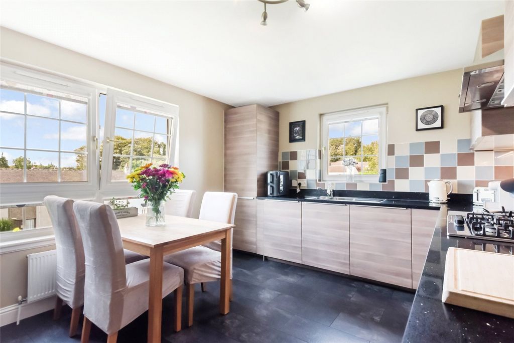 Property photo 3 of 21 Dining Kitchen
