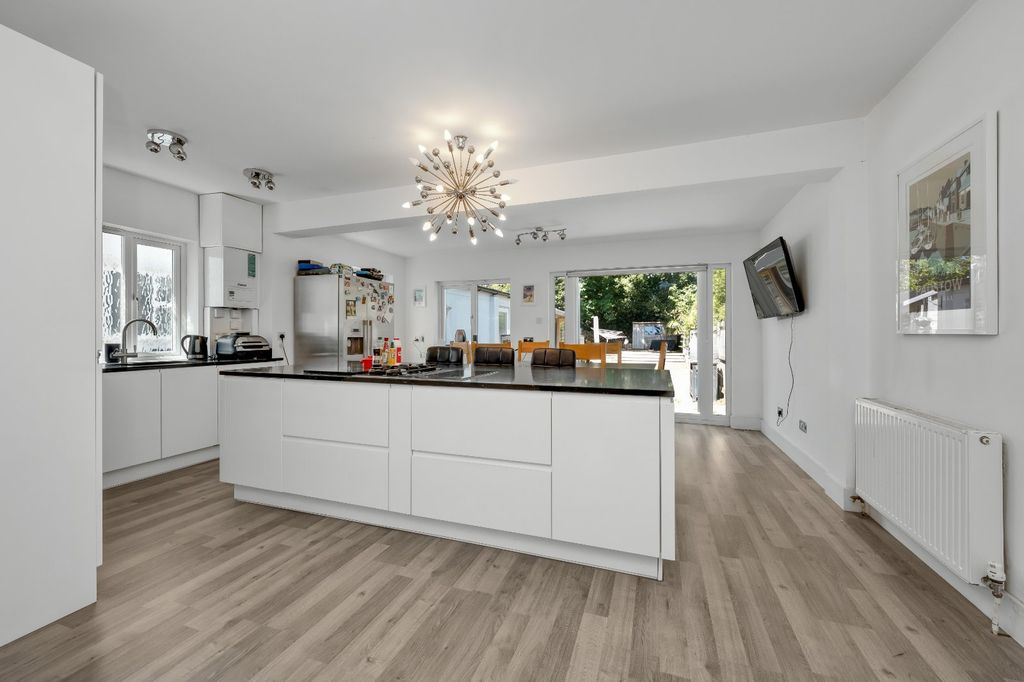 Property photo 3 of 18 Kitchen/Dining Room