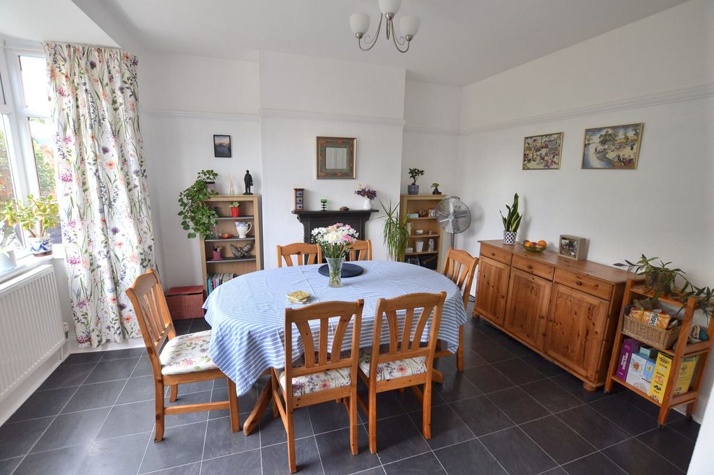 Property photo 2 of 25