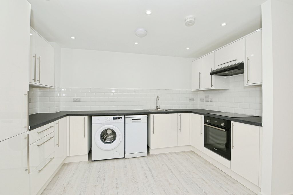 Property photo 3 of 12 Kitchen