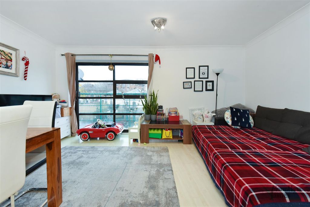Property photo 3 of 9 Plover Way (6).Jpg