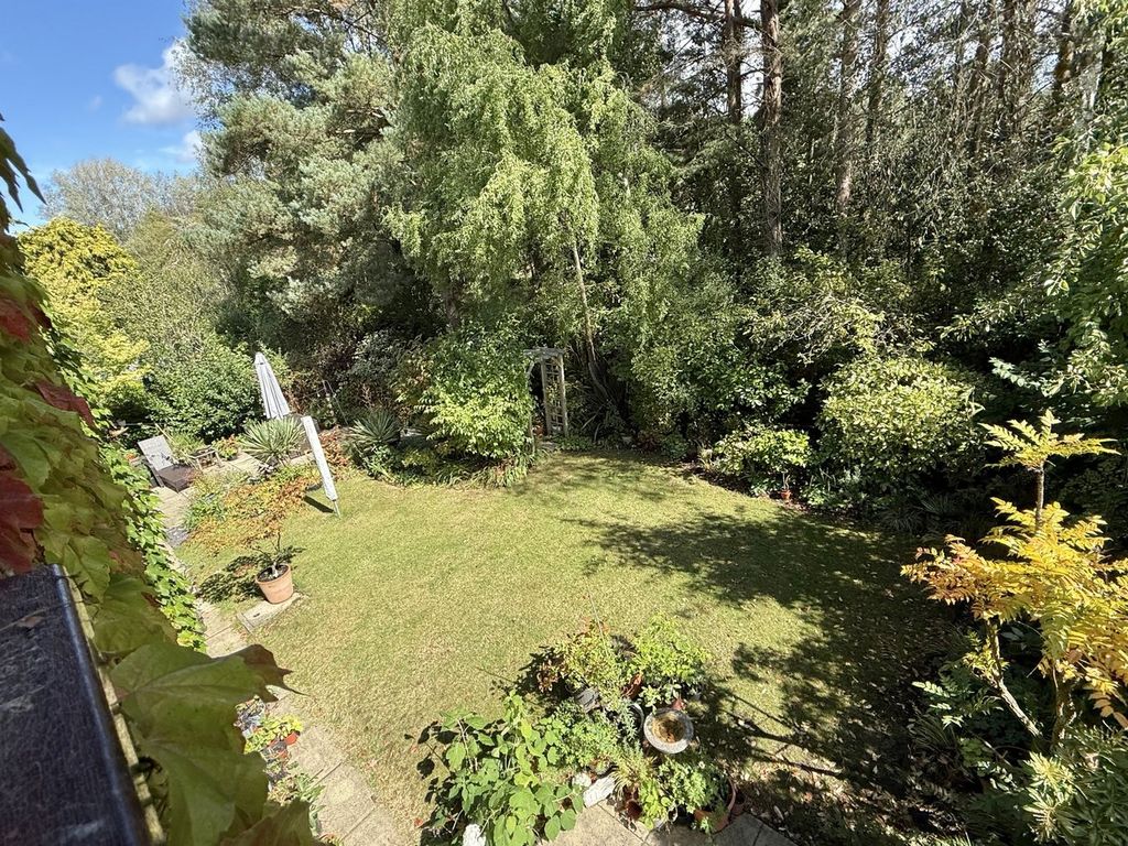 Property photo 2 of 28