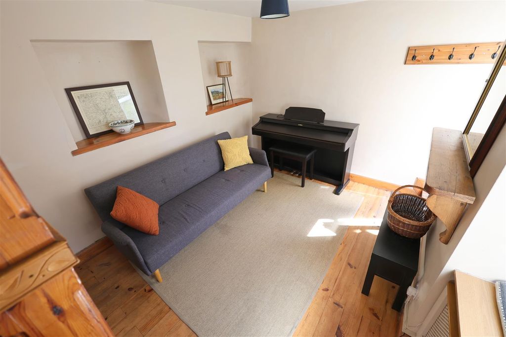 Property photo 2 of 23 Qc Lounge ii.Jpg