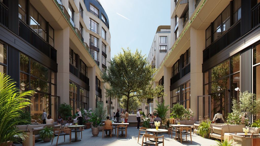 Property photo 2 of 17 Whiteley Courtyard