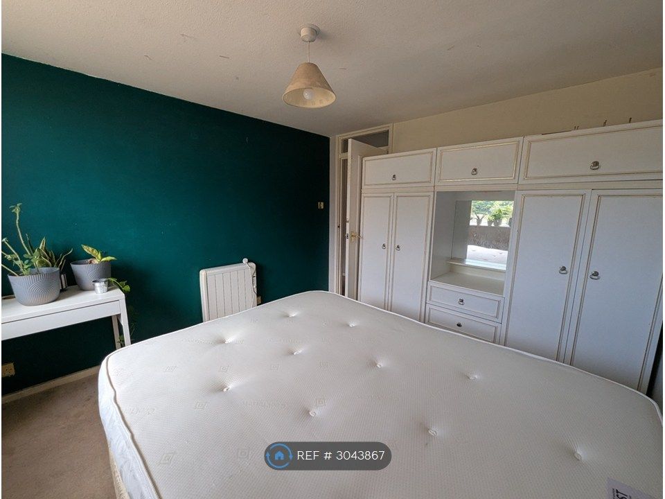 Property photo 3 of 11 Bedroom 1