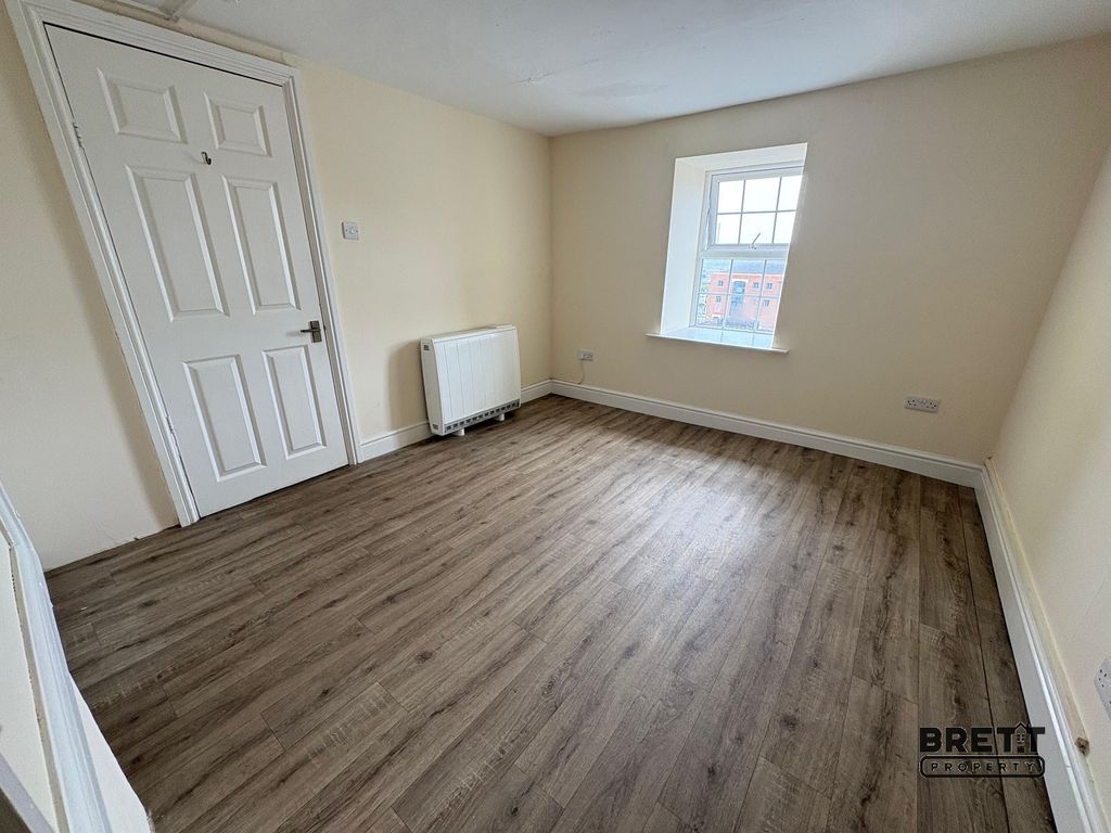 Property photo 3 of 4 Bedroom