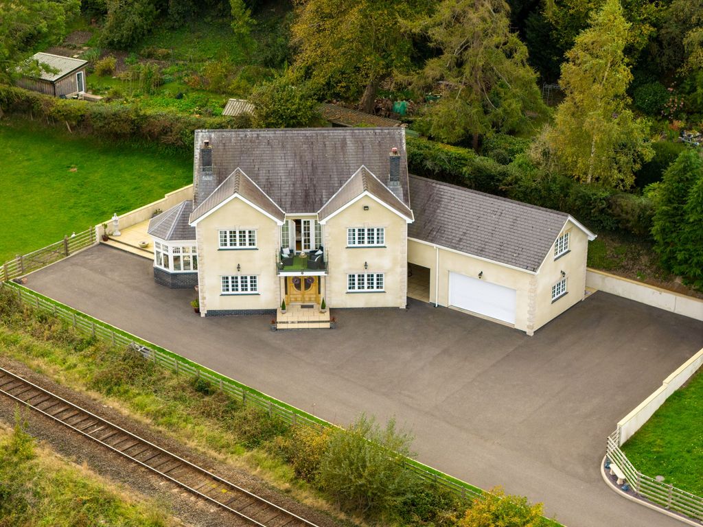 Property photo 2 of 40