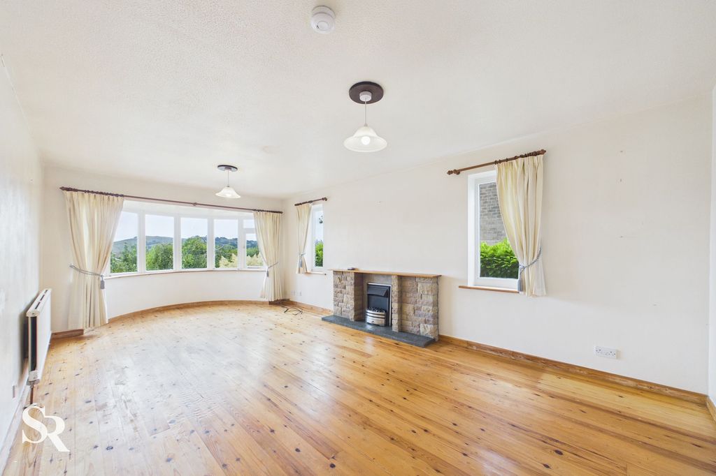 Property photo 2 of 39
