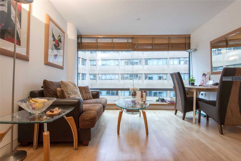 Property photo 2 of 6 Reception/Kitchen