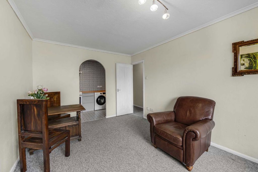 Property photo 2 of 5