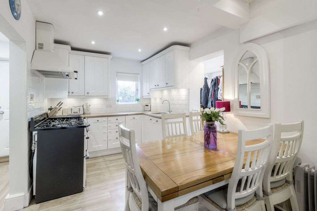 Property photo 2 of 25