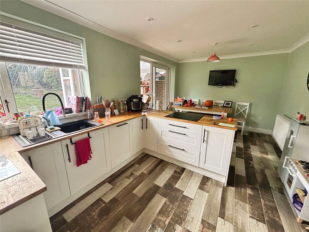 Property photo 2 of 17 Breakfast Kitchen