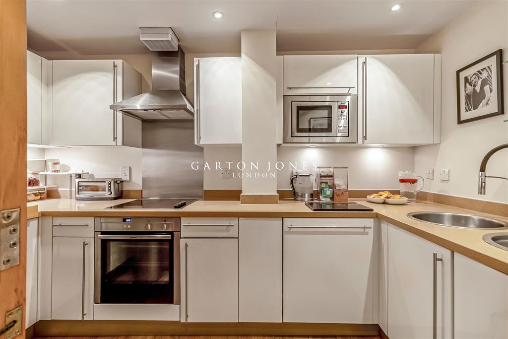 Property photo 2 of 11 Kitchen.Jpg