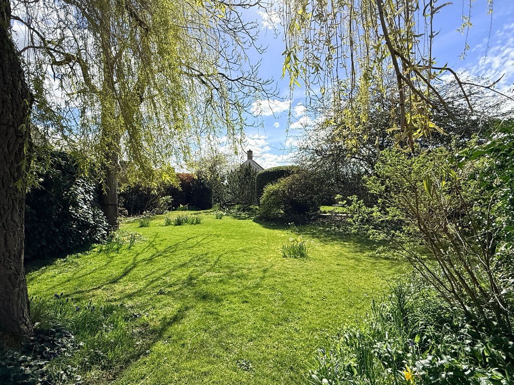 Property photo 2 of 23