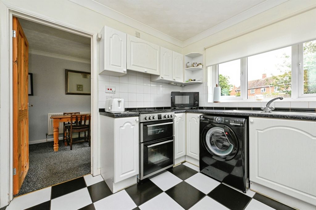 Property photo 3 of 17