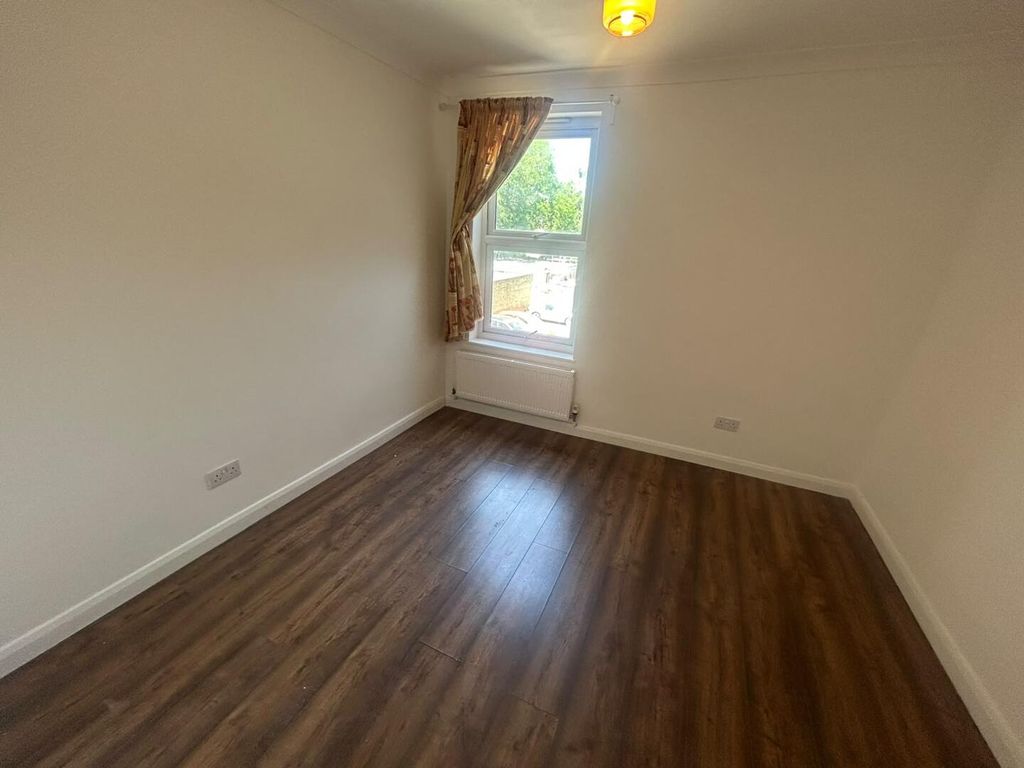 Property photo 3 of 5 Bedroom