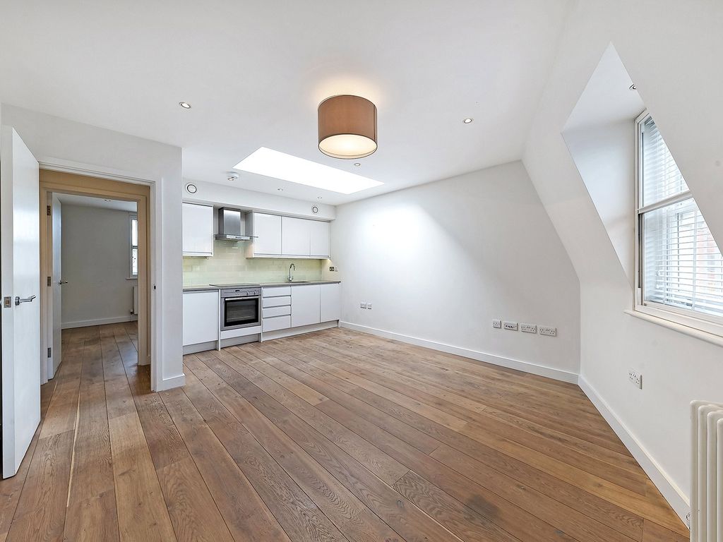 Property photo 1 of 11 Lisle Street, WC2H