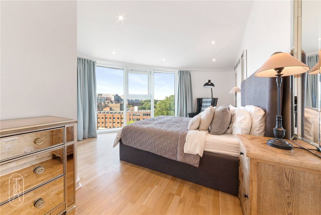 Property photo 3 of 48 Picture No. 23