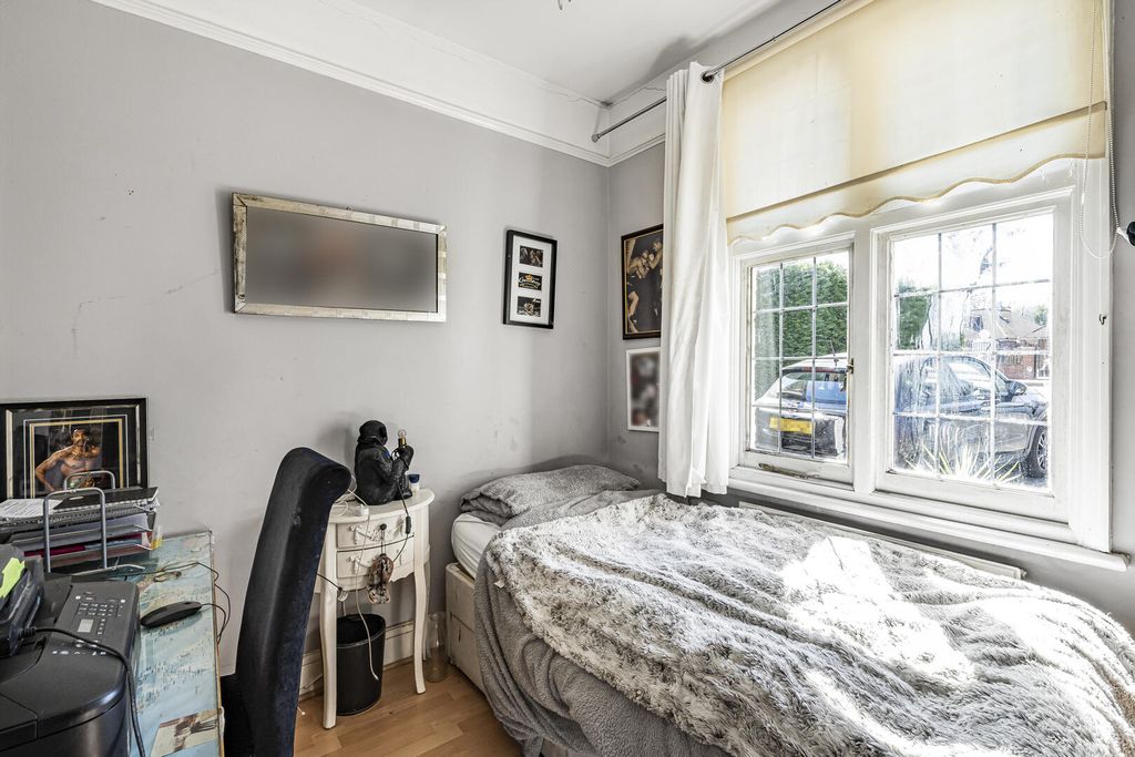Additional image 12 of 4 bed detached house for salePark Avenue, Enfield EN1