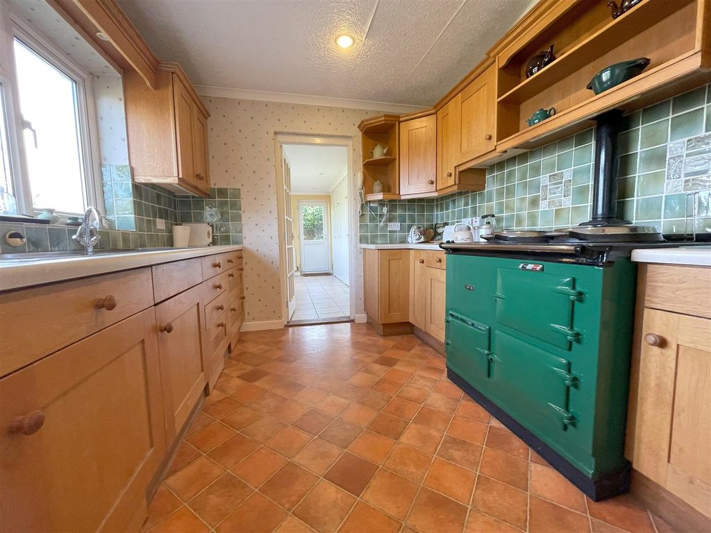 Property photo 2 of 28 Kitchen