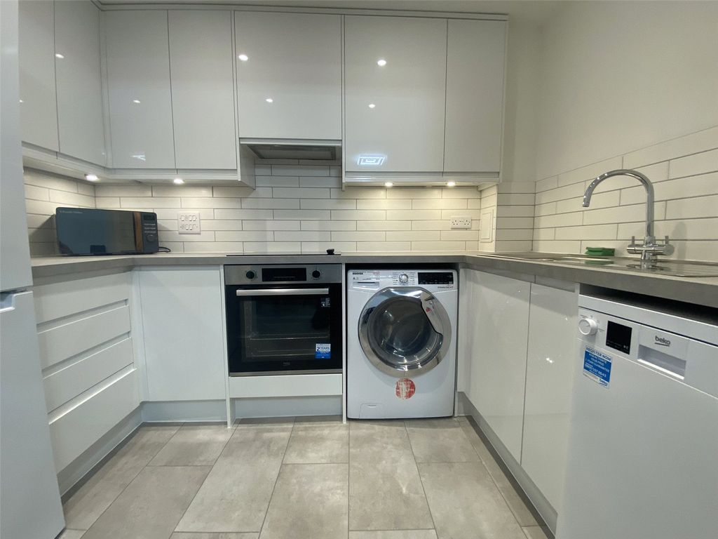 Property photo 1 of 11 Picture No. 14