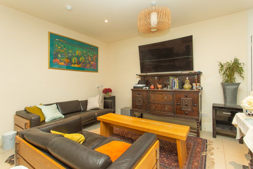 Property photo 3 of 24 Picture 3