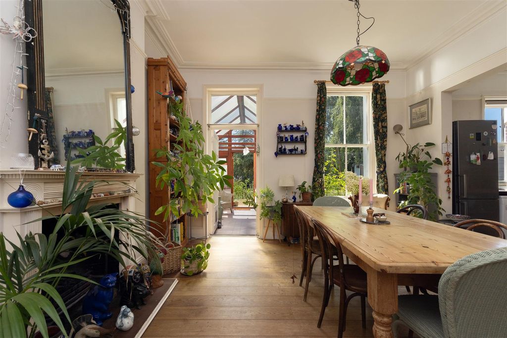 Property photo 2 of 32 Open Plan Kitchen/Dining
