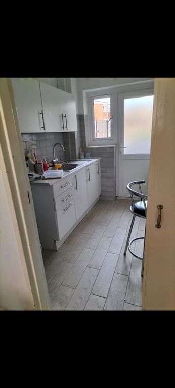 Property photo 3 of 7 Kitchen