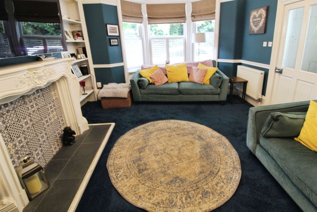 Property photo 2 of 14 Lounge