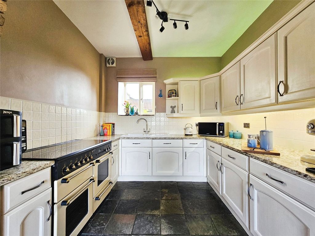 Property photo 3 of 33 Kitchen